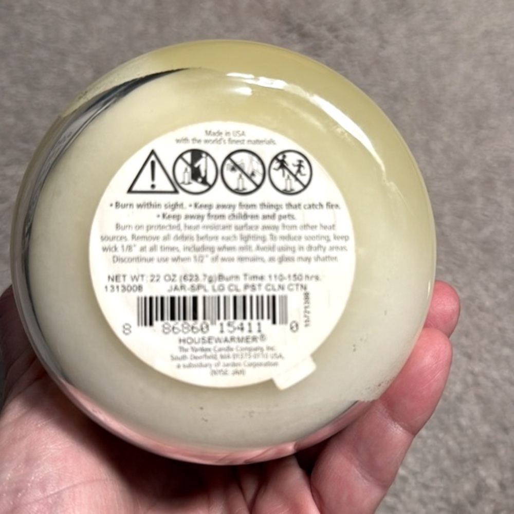 NEW YankeeCandle Large 22 OZ Penn State Jar Candle- Clean Cotton Scent - Picture 7 of 7